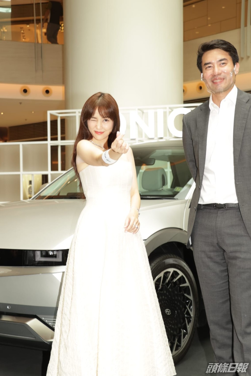 Kay在現場向大家派心心呀。